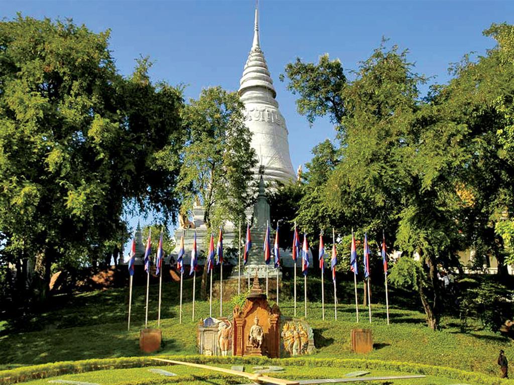 Diamond Hotel Phnom Penh Exterior photo