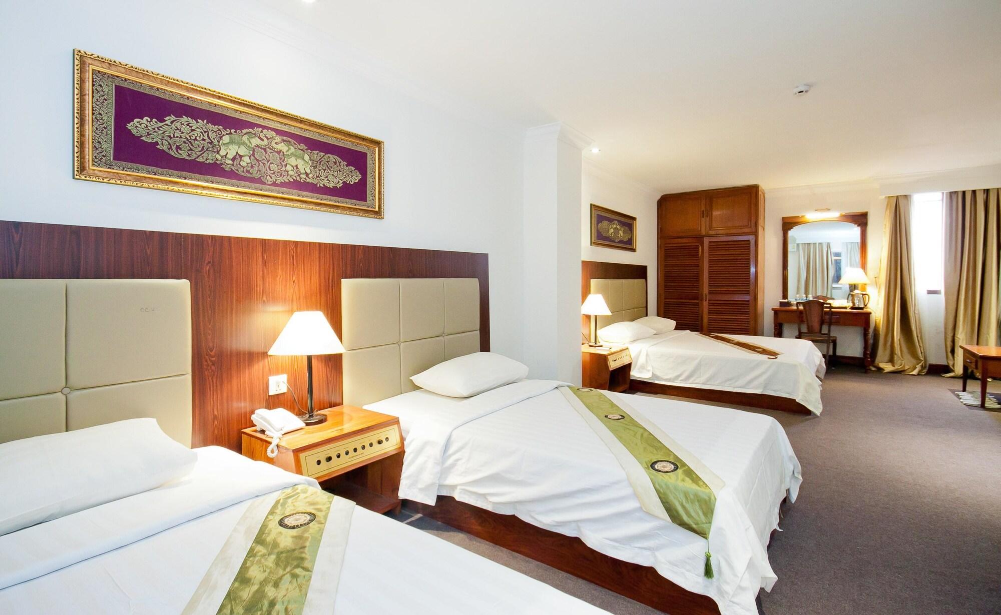 Diamond Hotel Phnom Penh Exterior photo