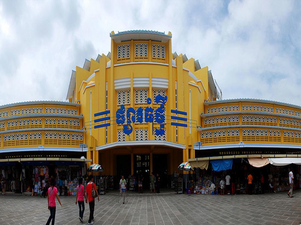 Diamond Hotel Phnom Penh Exterior photo