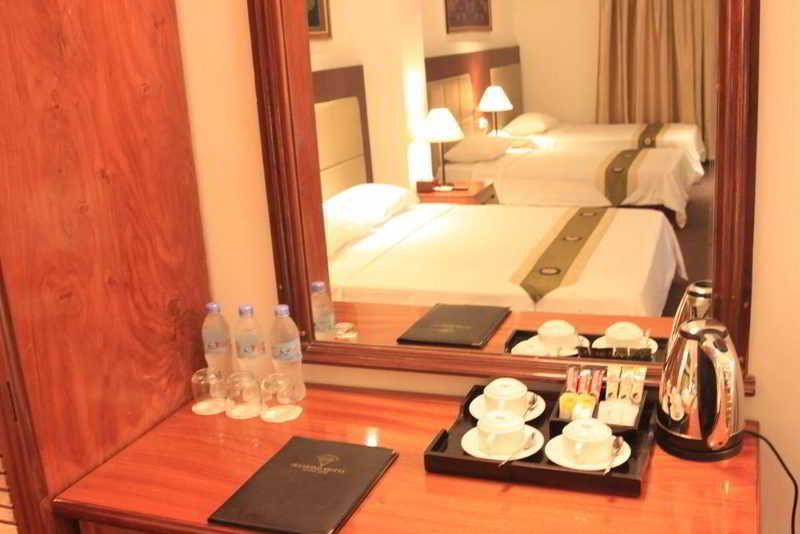 Diamond Hotel Phnom Penh Exterior photo