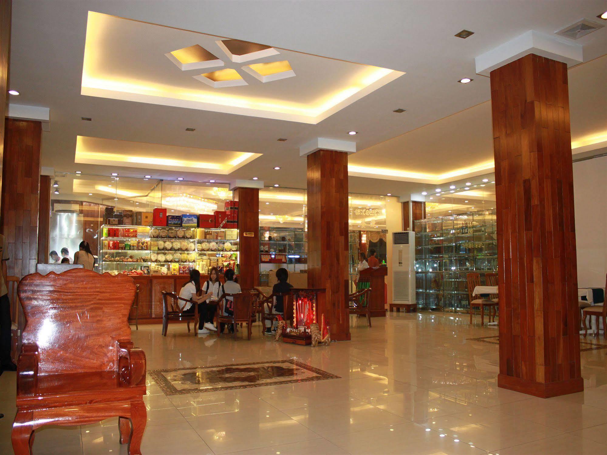Diamond Hotel Phnom Penh Exterior photo