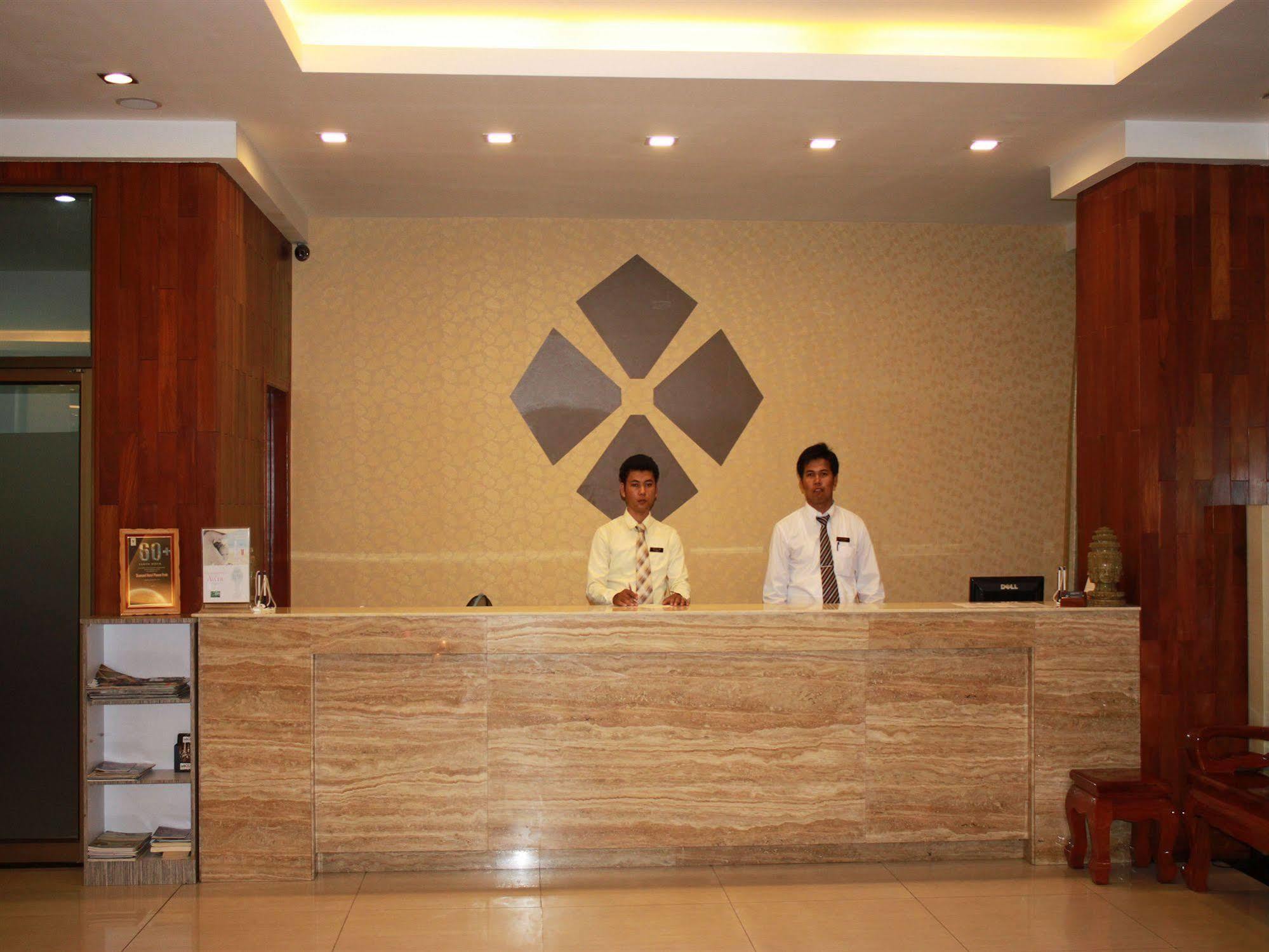 Diamond Hotel Phnom Penh Exterior photo