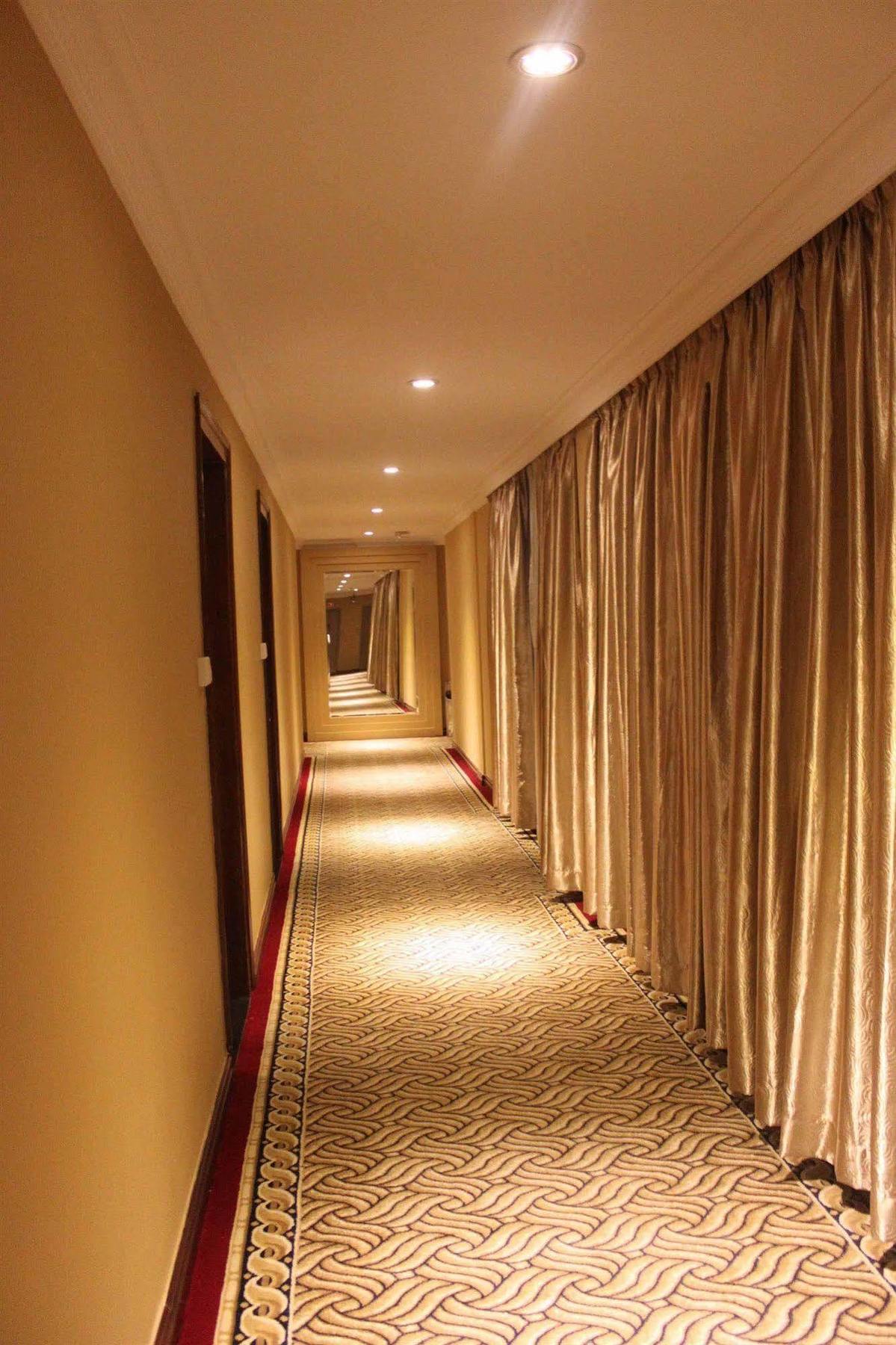 Diamond Hotel Phnom Penh Exterior photo